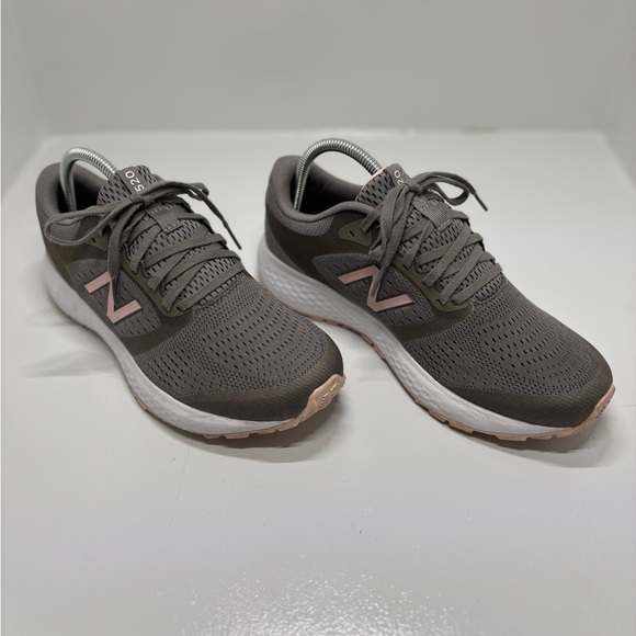 New Balance Fresh Foam 520 v8 Women’s Size 10 Gray Pink Running Shoes W520LM6 - Picture 3 of 14